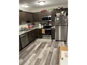 Building Photo - 553 Lemon St N