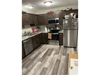 Building Photo - 553 Lemon St N