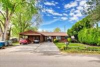 Building Photo - Cute Boise Bench Duplex!