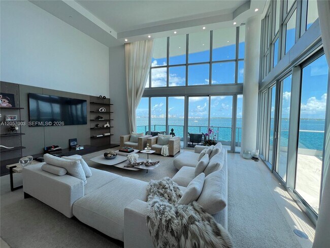 Building Photo - 1331 Brickell Bay Dr