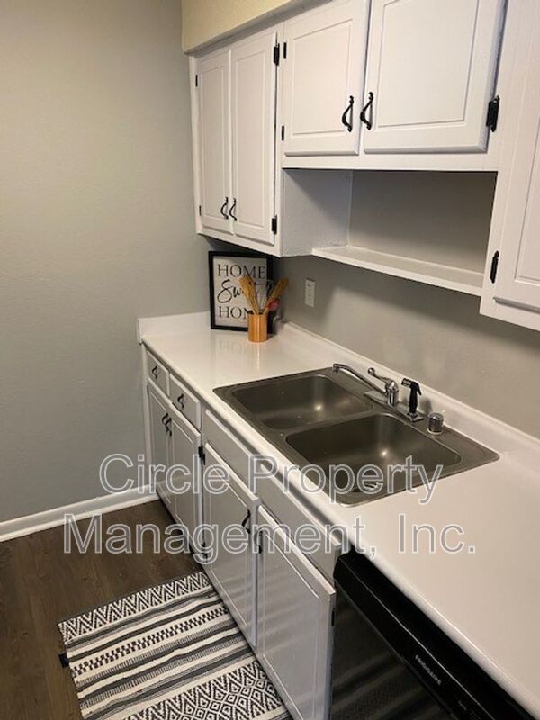 Building Photo - 2021 Highridge Dr SW