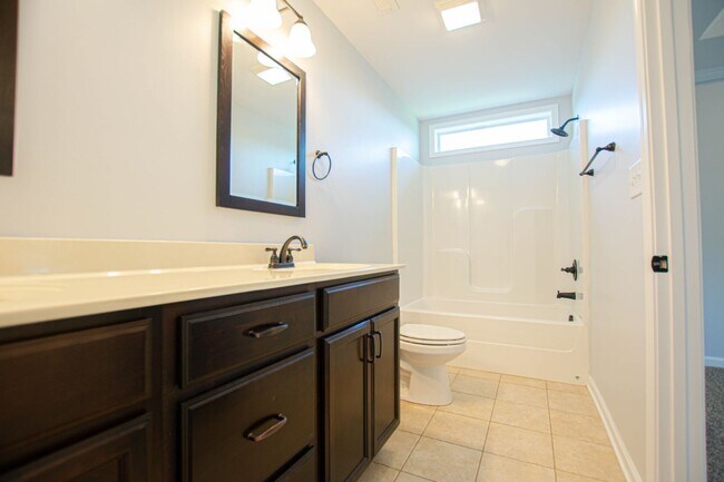 Building Photo - Pet Friendly Three Bedroom!