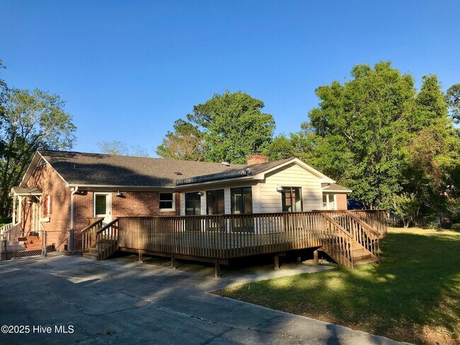 Building Photo - 242 Inlet Dr