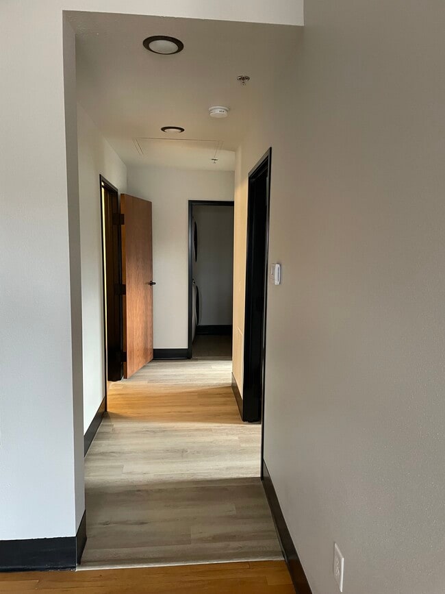 Building Photo - Central Square