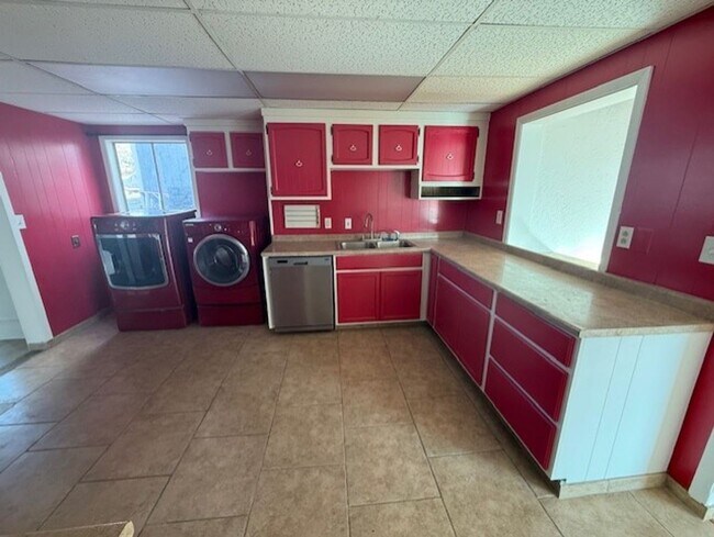 Building Photo - Hansen-PM-025-0262