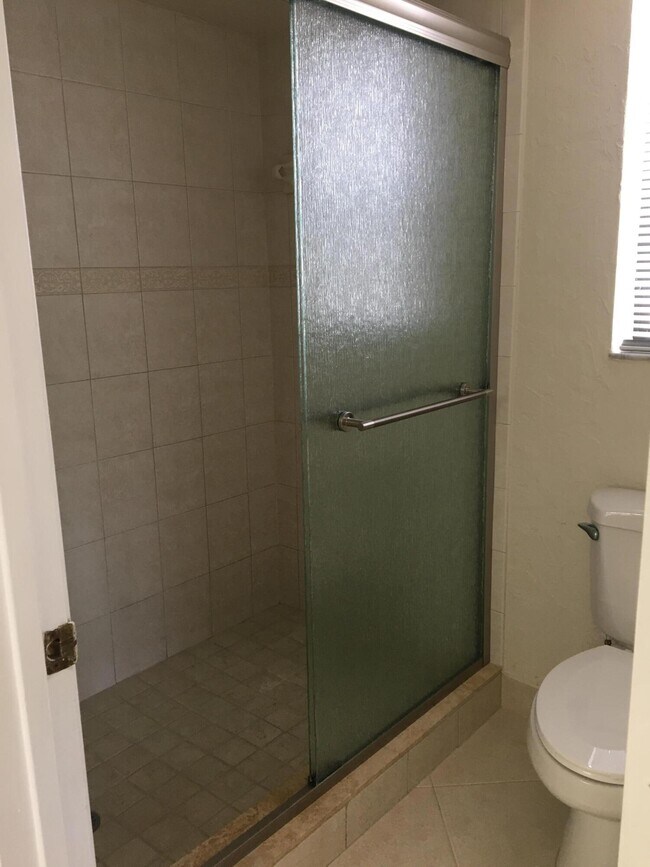 Building Photo - 2650 Greenwood Terrace