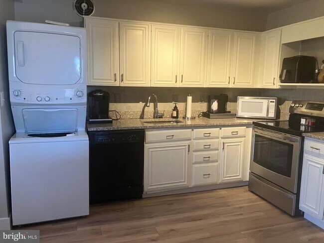 Building Photo - 7420 Westlake Terrace