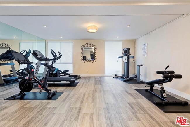 Building Photo - 1351 N Crescent Heights Blvd