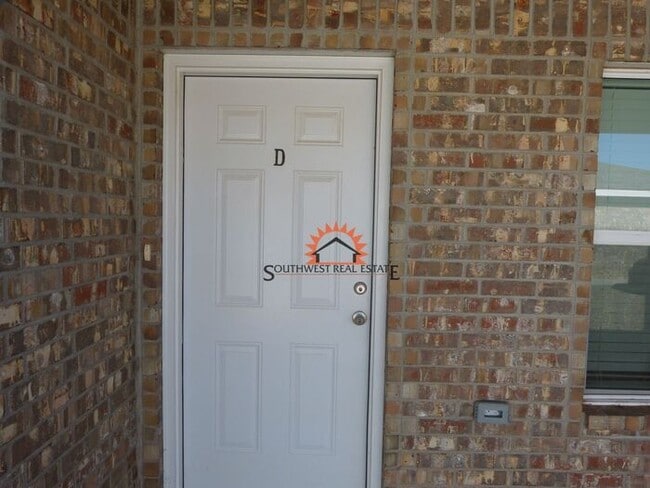 Building Photo - Modern 3 bedroom 2 bath apartment