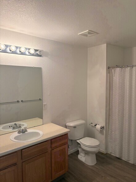 Building Photo - 3002 W Elizabeth St