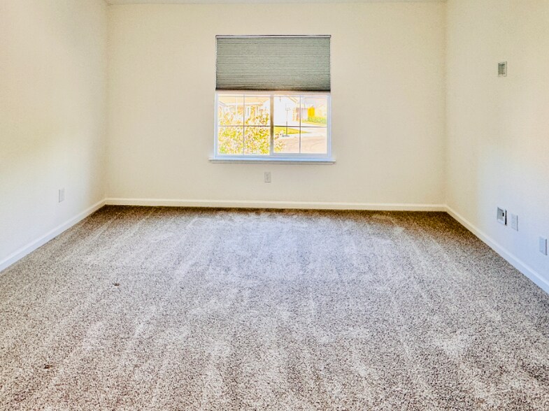 Building Photo - 3602 Swan Ct
