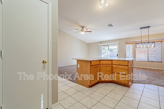 Building Photo - 251 W Windsor Dr