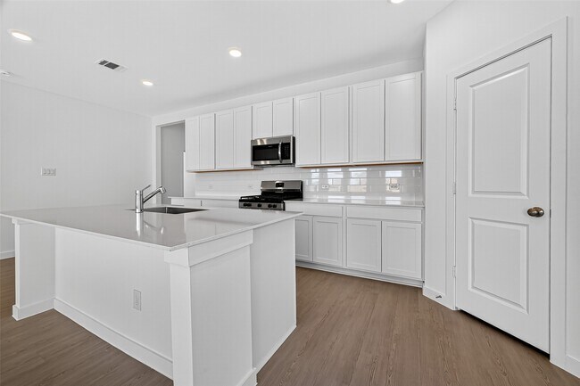Building Photo - 3028 Avenida Sonoma Dr