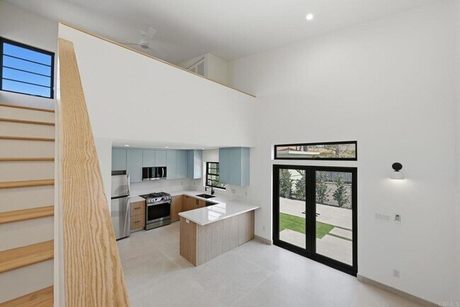 Building Photo - 1065 Buena Vista Way