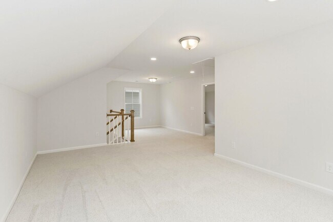 Building Photo - Beautiful 3 Bedroom 2.5 Bathroom Home in Windsor Crossing with Loft