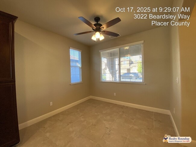 Building Photo - Pristinely Maintained Roseville Home with ...