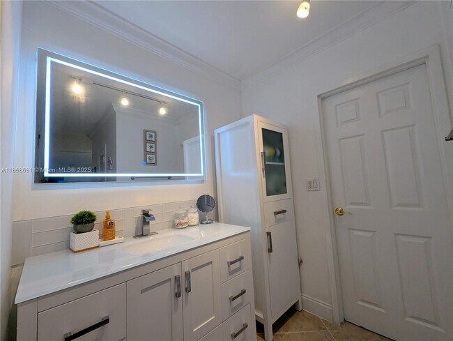 Building Photo - 3725 S Ocean Dr