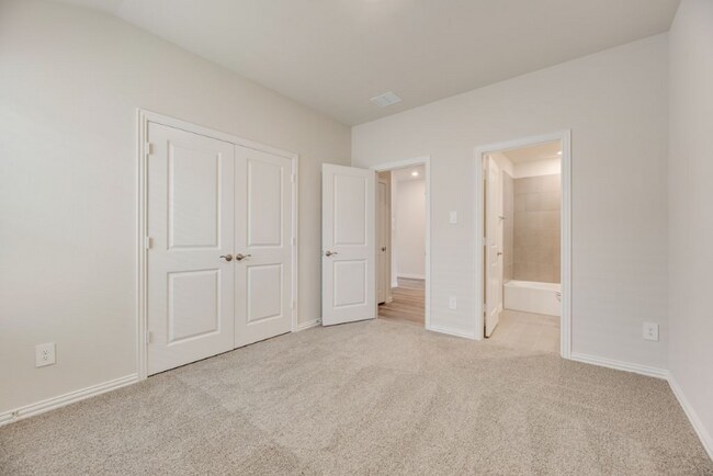 Building Photo - 2220 Dunbar Dr