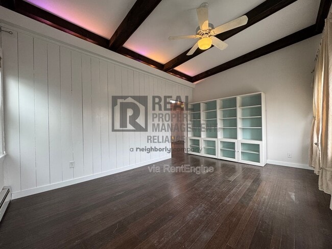 Building Photo - 2 Sea View Ave