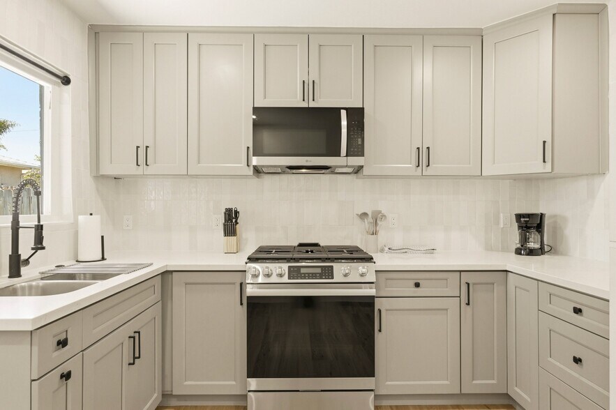 Building Photo - 1382 Grove Ave