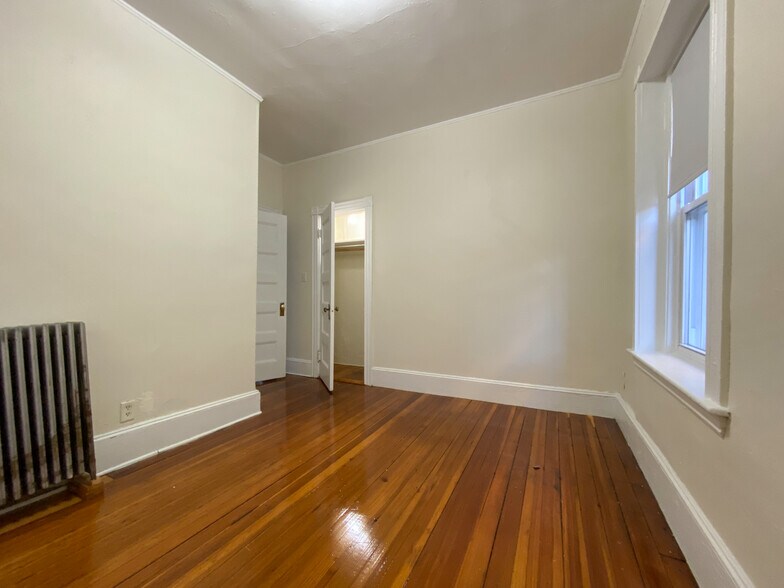 Building Photo - 1566 Beacon St