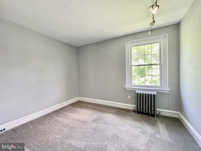 Building Photo - 217 West Ave