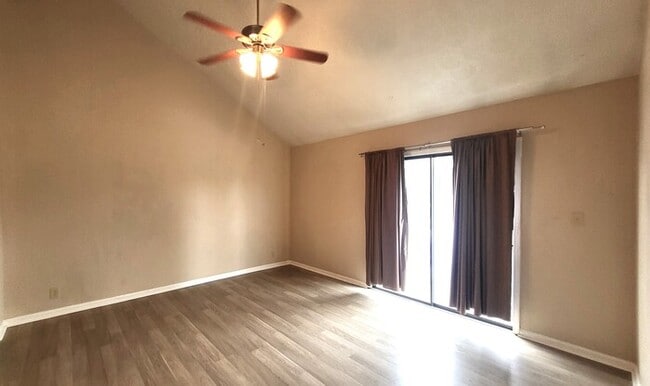 Building Photo - For Rent: Two Bedroom Two Bath Townhouse i...