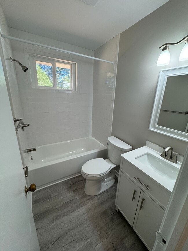 Building Photo - Charming 3 bedroom home in West End Manor ...