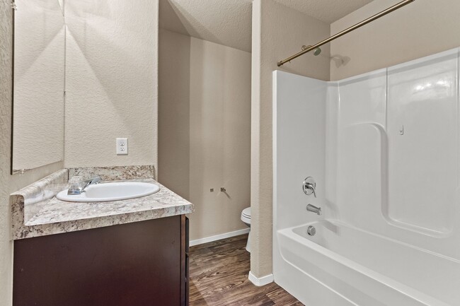 Building Photo - Beautiful home Located in desirable west F...