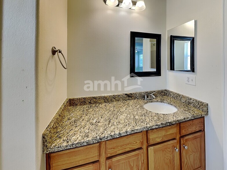 Building Photo - 11852 Altura St