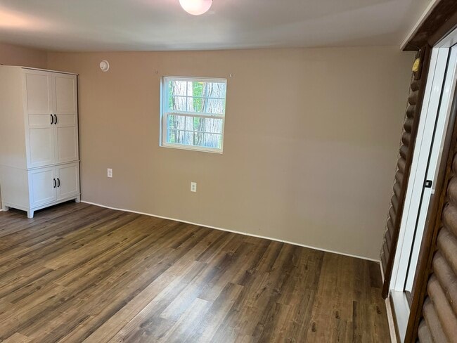 Building Photo - 420 Paradise Rd