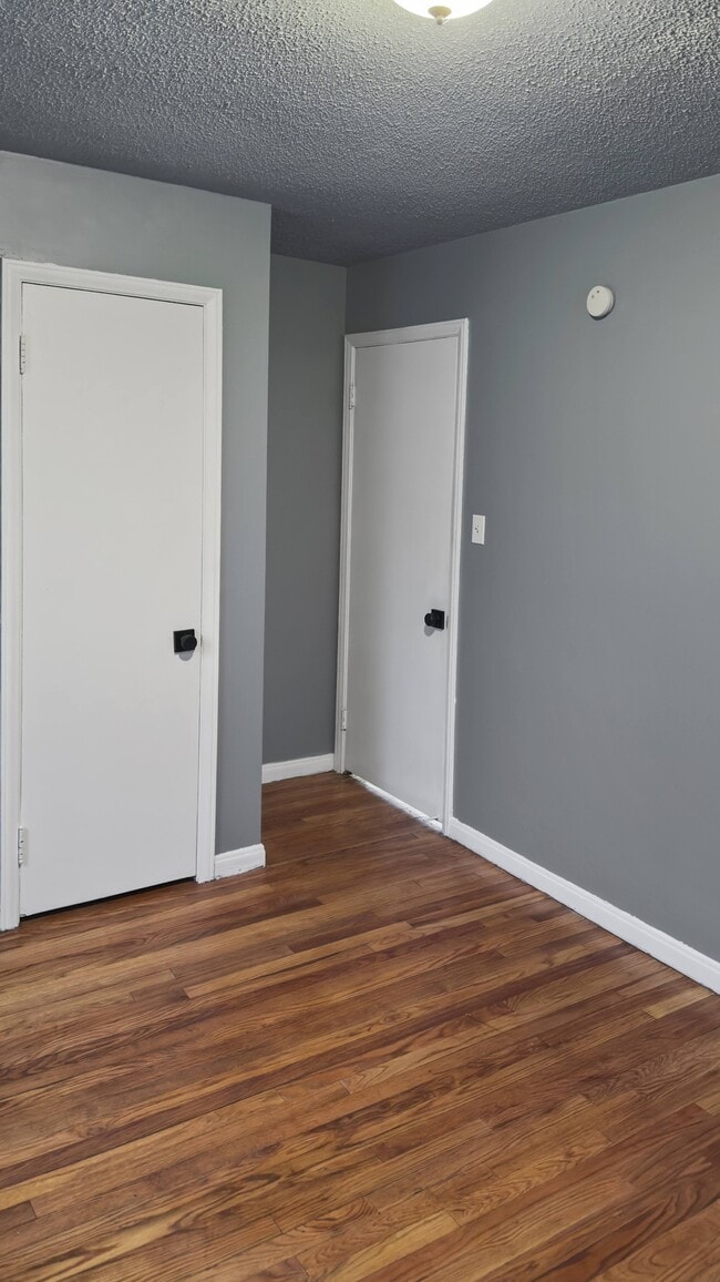 Building Photo - 3625 Chatsworth St