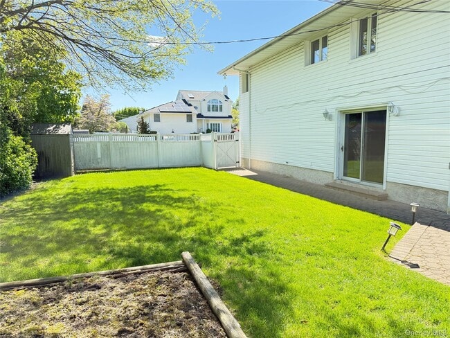 Building Photo - 14 Millpond St