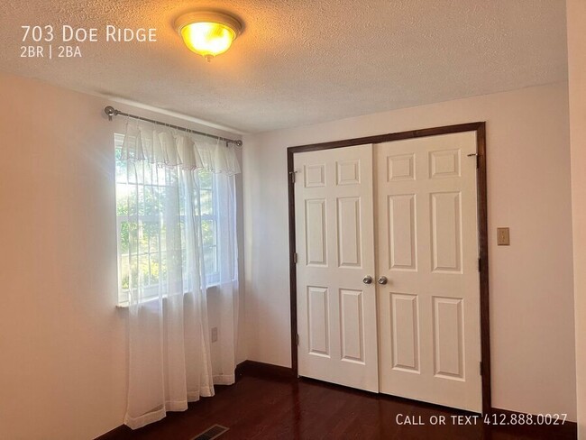 Building Photo - Charming 2 bedroom 1.5 bath Townhome! Move...