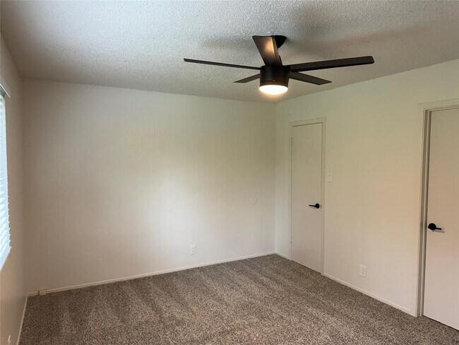 Building Photo - 6808 Blue Dawn Trail
