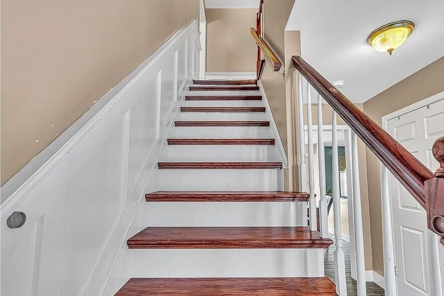 Building Photo - 283 N New Prospect Rd