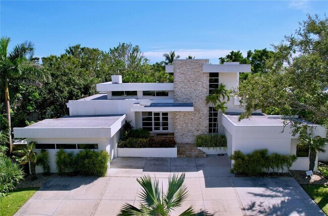 Building Photo - 1347 Harbor Dr