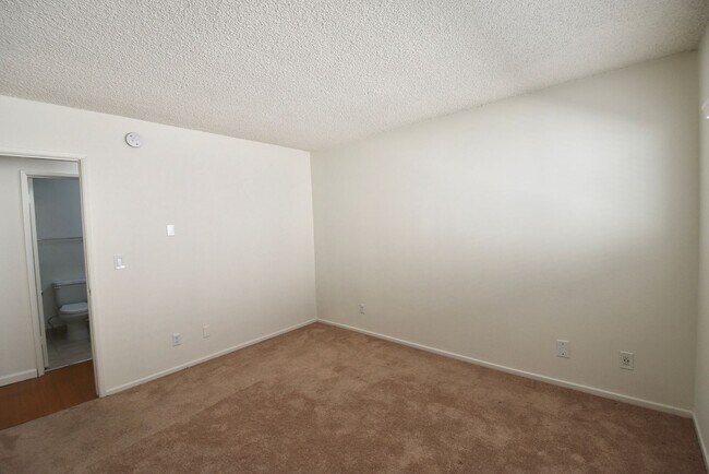Building Photo - 4414 Woodman Ave