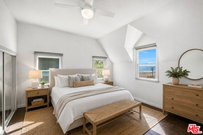 Building Photo - 6457 Surfside Way