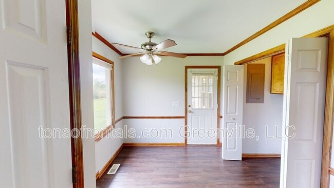 Building Photo - 121b Hipps Ave