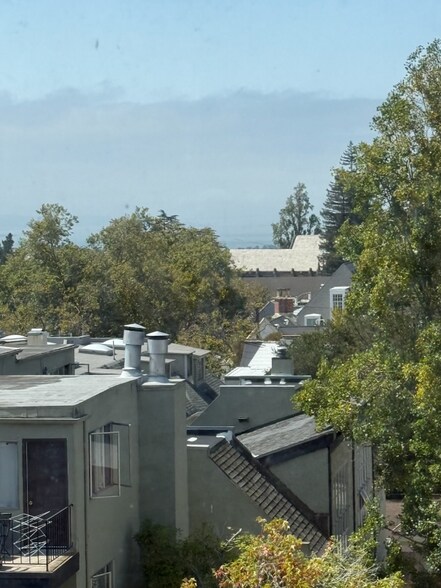 Building Photo - 1700 Le Roy Ave