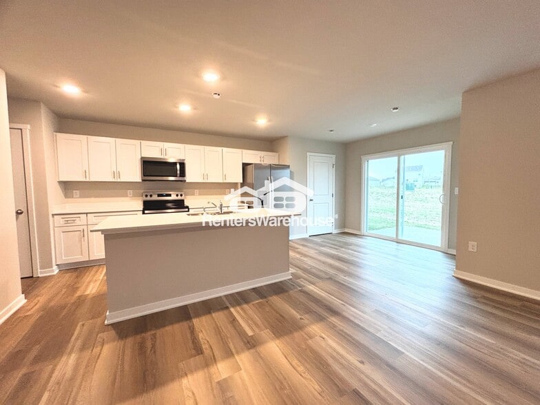 Building Photo - 2374 SE Callista Ave