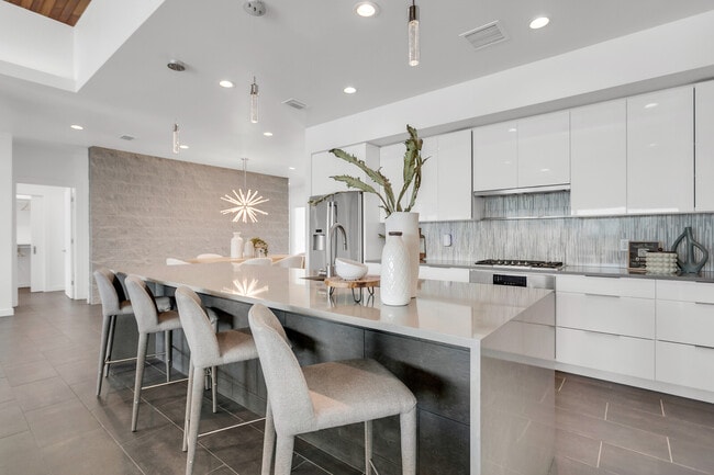 Building Photo - 905 Bay Point Dr