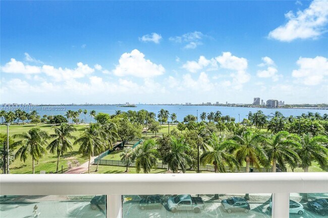 Building Photo - 1800 N Bayshore Dr