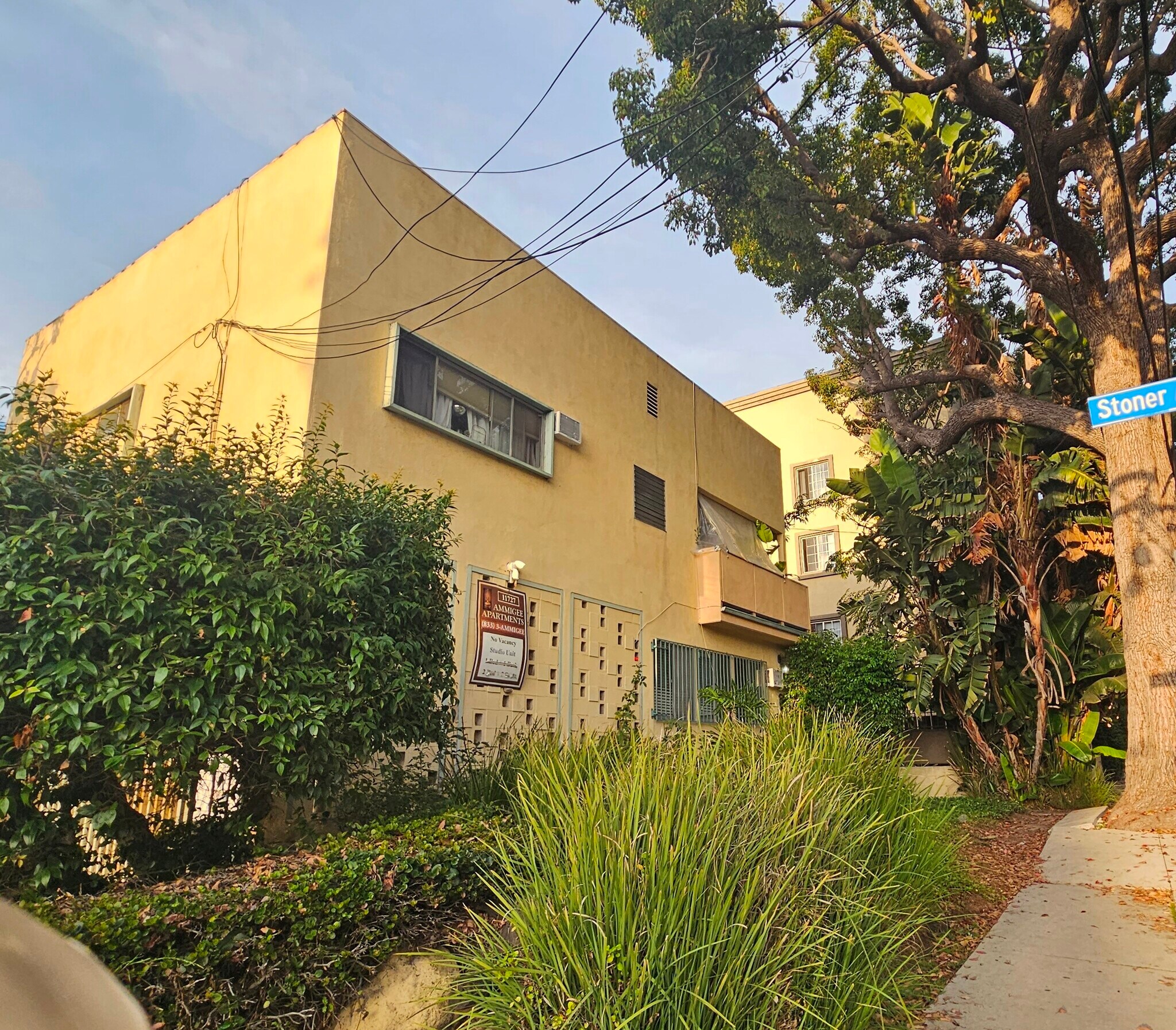 Building Photo - 1479 Stoner Ave