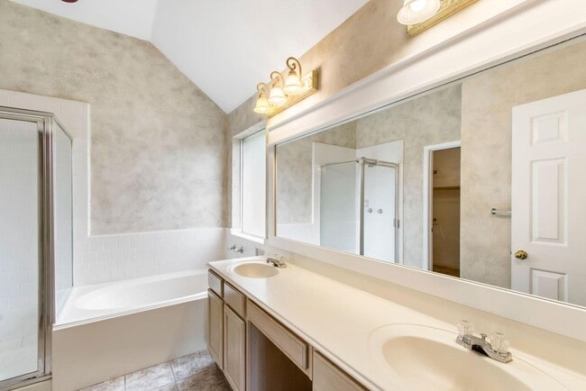 Building Photo - 31010 N Head Dr