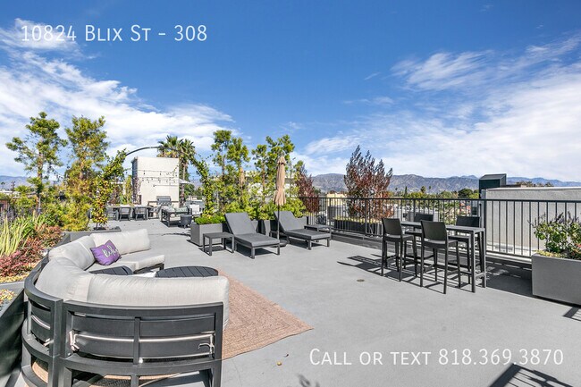 Building Photo - 10824 Blix St