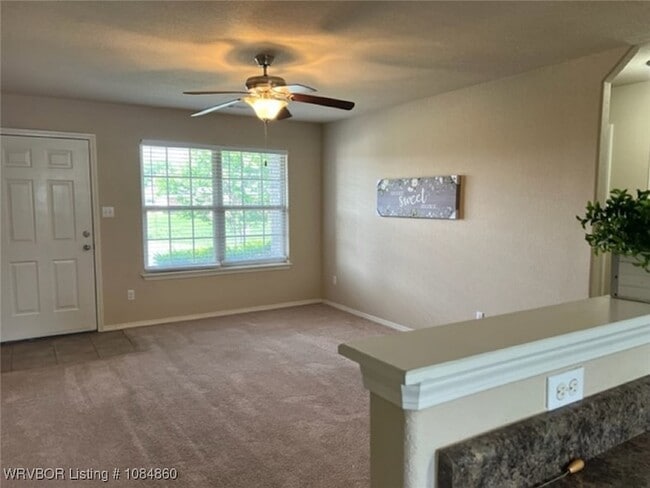 Building Photo - 8214 Huntington Way