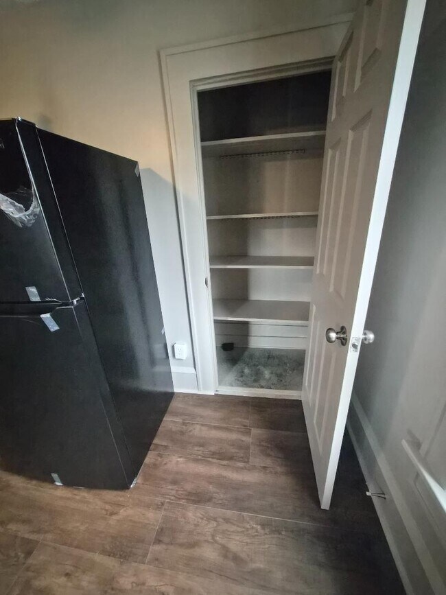 Building Photo - 323 Bedford Ave NW