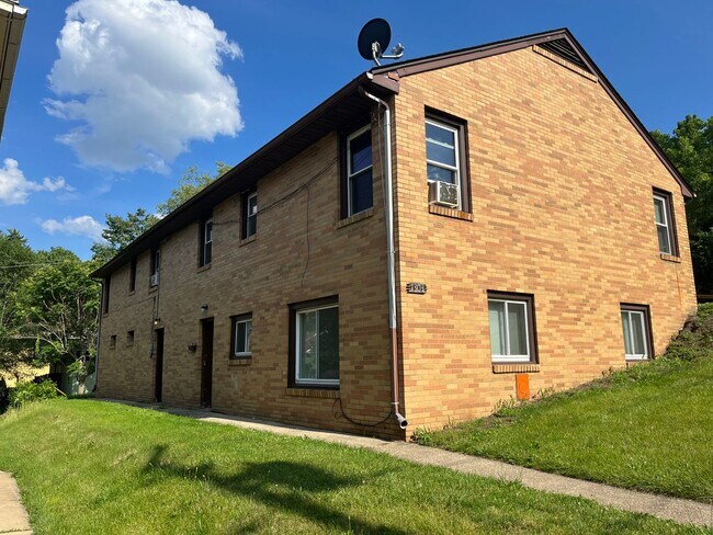 Primary Photo - 1 bedroom apartment in Rockford available